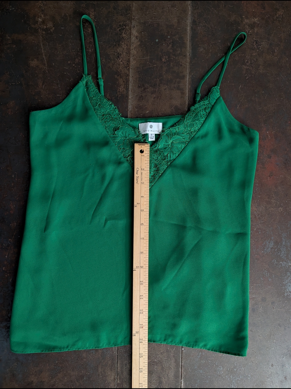 Socialite Emerald Green Lace V-Neck Camisole - Picture 5 of 7